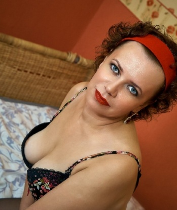 Возможно, я могу исполнить все твои мечты и фантазии!
💋 Я готова предложить тебе незабываемые эмоции и удовольствие на самом высоком уровне. Мои услуги могут включать классический секс, оральный секс, ролевые игры, стриптиз и многое другое.
💞 Не бойся рассказать мне свои секретные желания, ведь я всегда открыта для экспериментов и новых приключений! Моя естественная сексуальность и изящная внешность не оставят тебя равнодушным.
🌟 У меня также есть отличные отзывы от довольных клиентов, которые гарантируют мою надежность и профессионализм. Ты можешь увидеть мои фотографии, чтобы понять мою красоту и соблазнительность.
💃 Если ты ищешь невероятные впечатления и незабываемое время, то смело свяжись со мной. В моей компании ты точно не пожалеешь об этом! Жду тебя в Москве, чтобы ты мог познать мои магические ласки и ощутить настоящий кайф. Елена